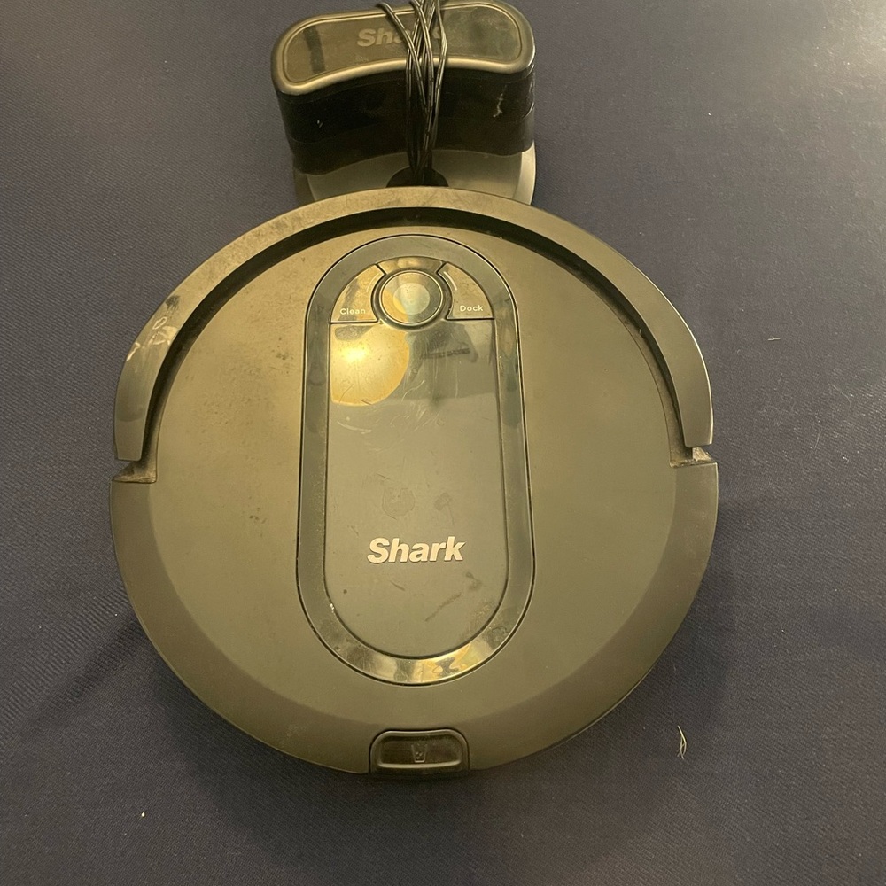 Black Robotic Vacuum Cleaner